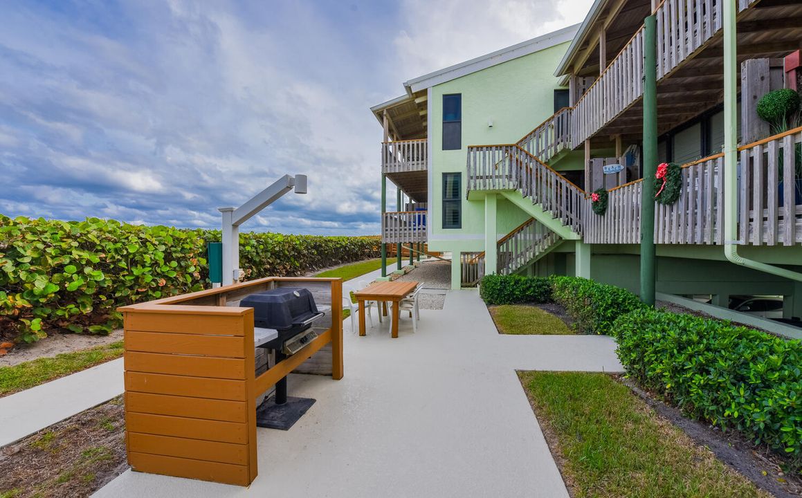 For Sale: $499,990 (1 beds, 1 baths, 937 Square Feet)