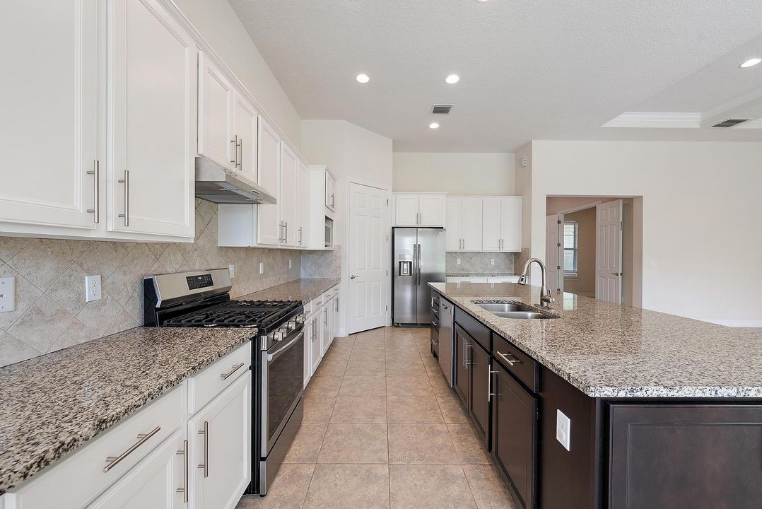 For Rent: $5,000 (3 beds, 3 baths, 2512 Square Feet)