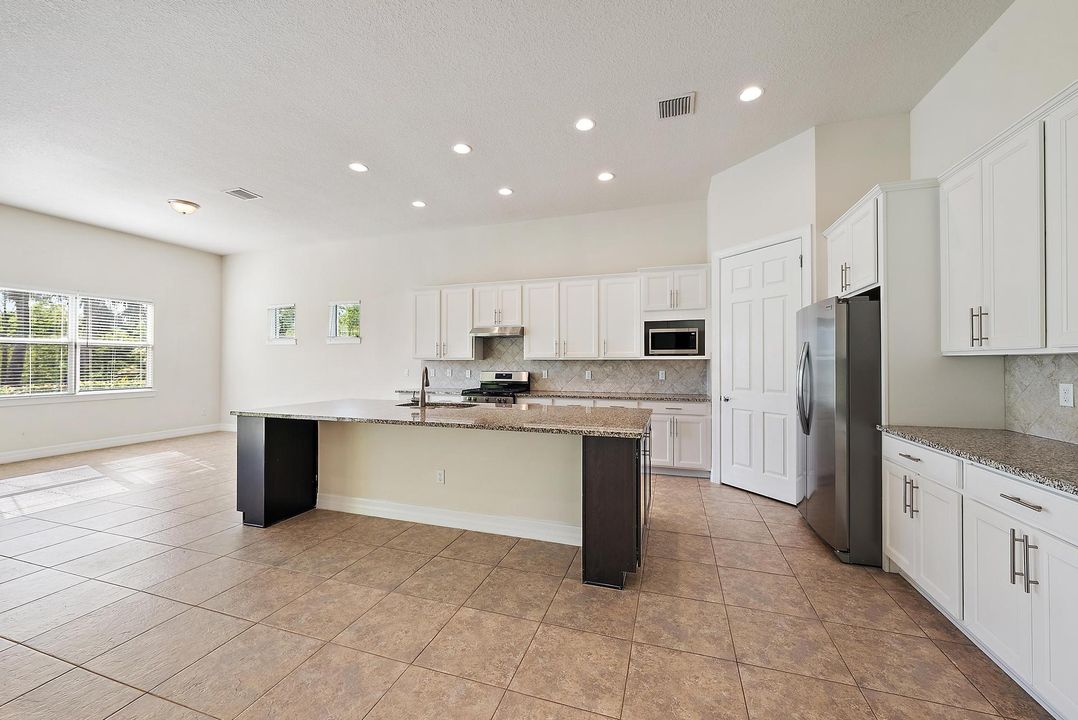 For Rent: $5,000 (3 beds, 3 baths, 2512 Square Feet)