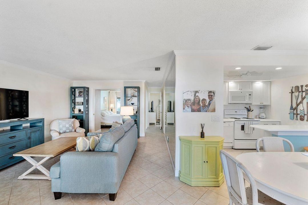 Active With Contract: $4,000 (2 beds, 1 baths, 1015 Square Feet)