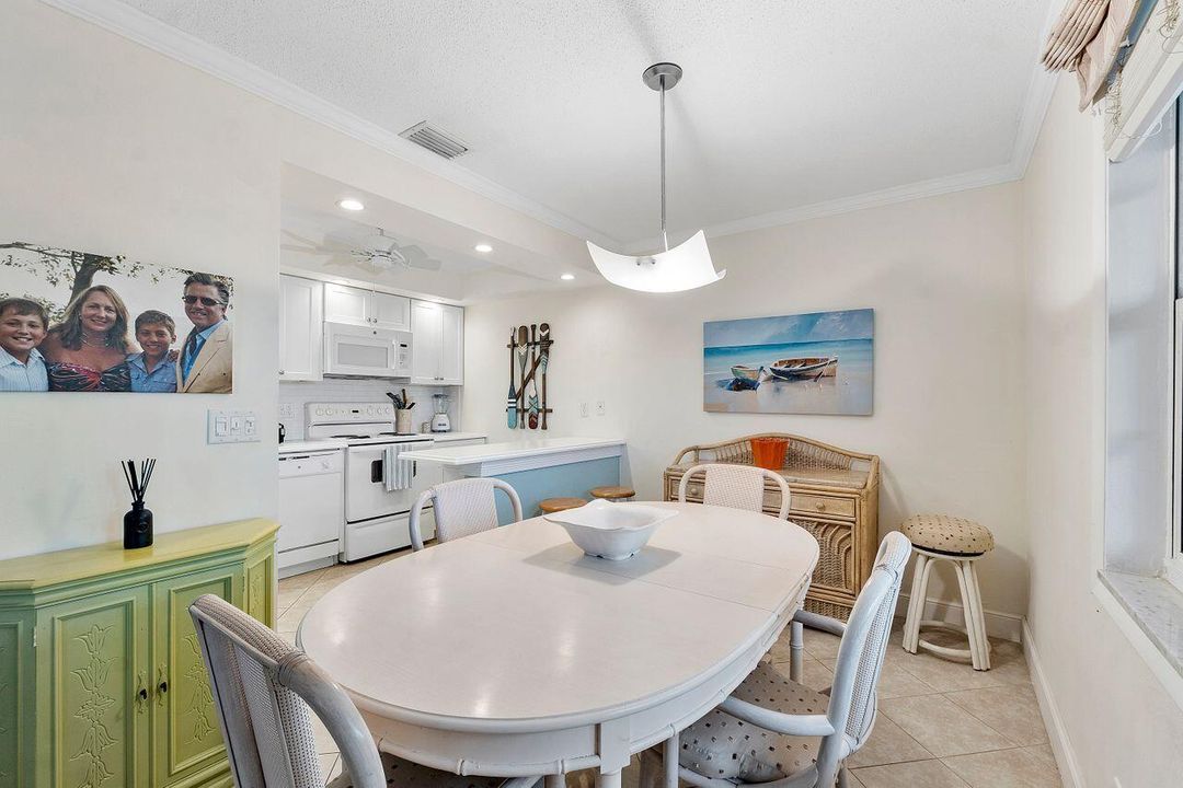 Active With Contract: $4,000 (2 beds, 1 baths, 1015 Square Feet)