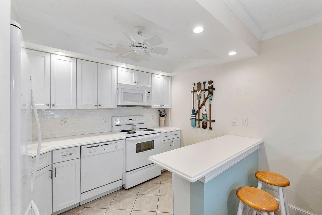 Active With Contract: $4,000 (2 beds, 1 baths, 1015 Square Feet)