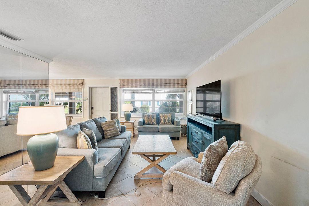 Active With Contract: $4,000 (2 beds, 1 baths, 1015 Square Feet)