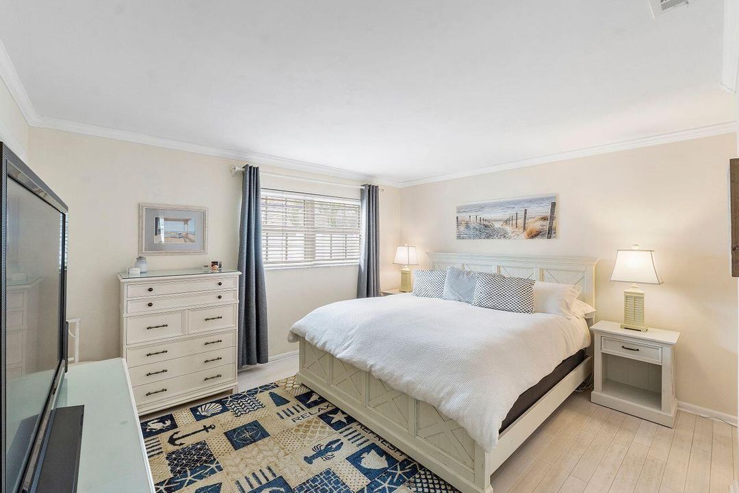 Active With Contract: $4,000 (2 beds, 1 baths, 1015 Square Feet)