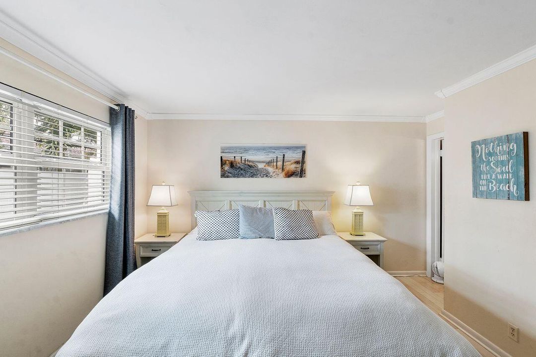 Active With Contract: $4,000 (2 beds, 1 baths, 1015 Square Feet)