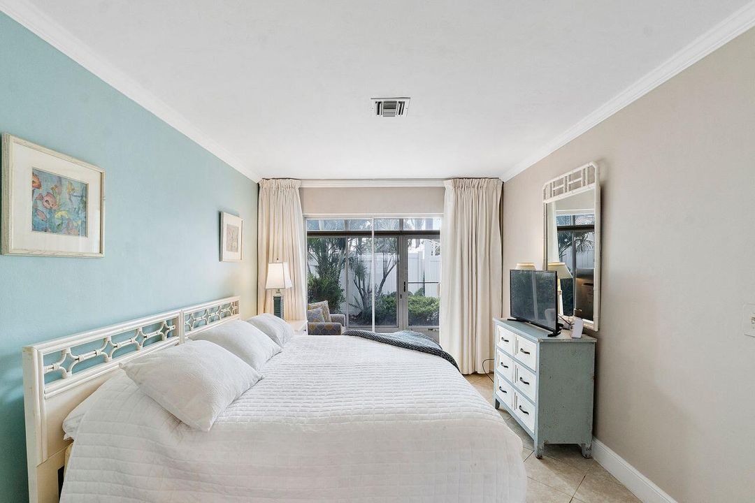 Active With Contract: $4,000 (2 beds, 1 baths, 1015 Square Feet)