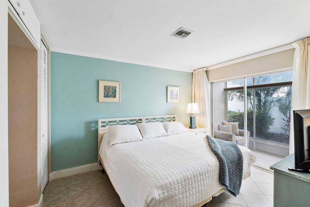 Active With Contract: $4,000 (2 beds, 1 baths, 1015 Square Feet)