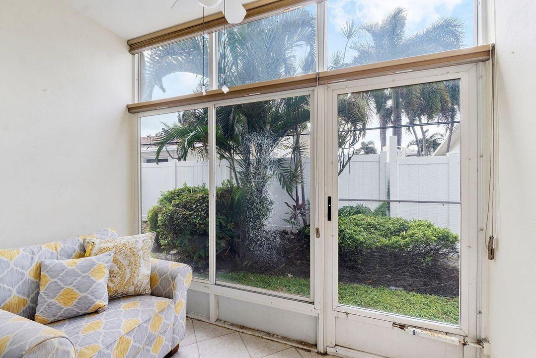 Active With Contract: $4,000 (2 beds, 1 baths, 1015 Square Feet)