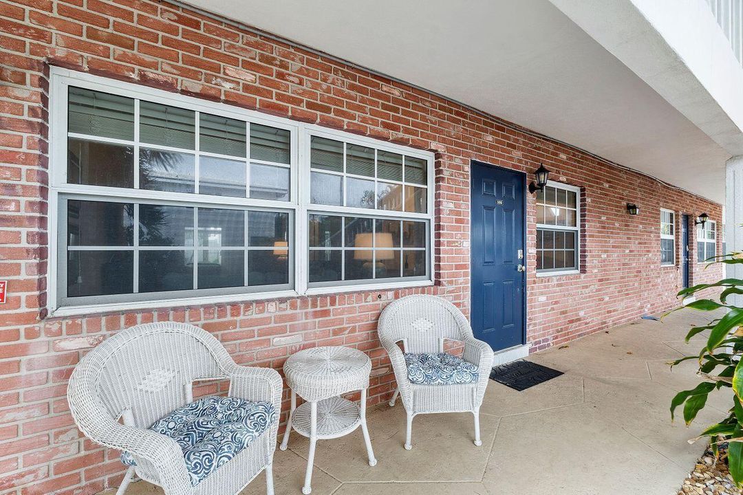 Active With Contract: $4,000 (2 beds, 1 baths, 1015 Square Feet)