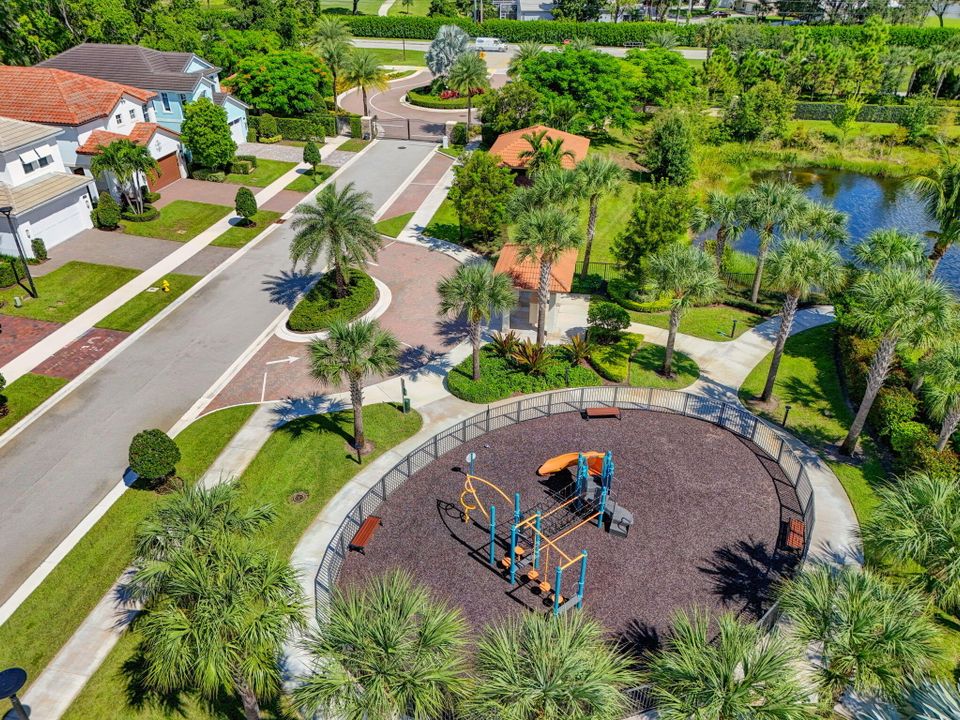 Active With Contract: $1,295,000 (4 beds, 4 baths, 2628 Square Feet)