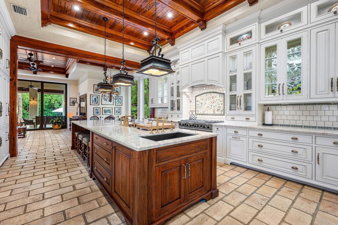 En Venta: $10,995,000 (6 camas, 7 baños, 7438 Pies cuadrados)