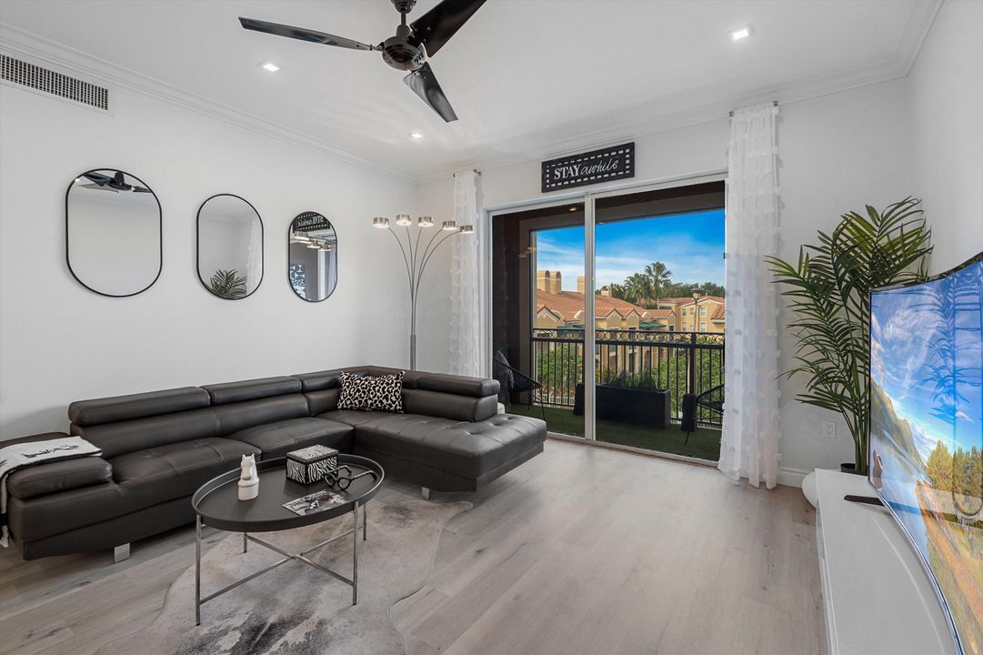 Под контрактом: $6,000 (2 спален, 2 ванн, 1223 Квадратных фут)