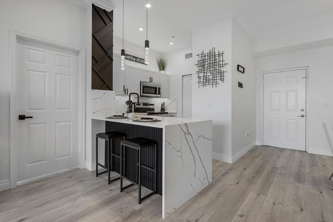 Под контрактом: $6,000 (2 спален, 2 ванн, 1223 Квадратных фут)