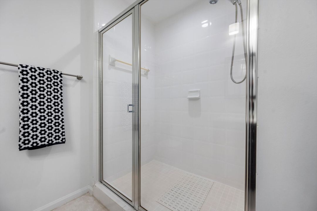 Под контрактом: $6,000 (2 спален, 2 ванн, 1223 Квадратных фут)