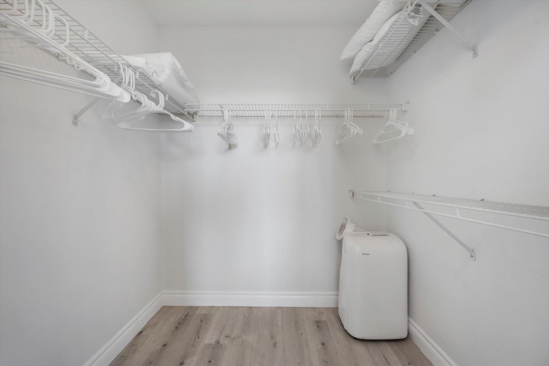 Под контрактом: $6,000 (2 спален, 2 ванн, 1223 Квадратных фут)