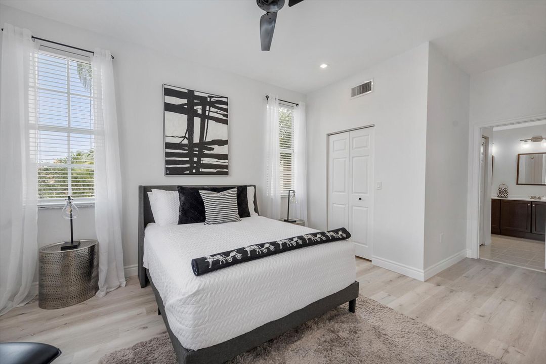 Под контрактом: $6,000 (2 спален, 2 ванн, 1223 Квадратных фут)