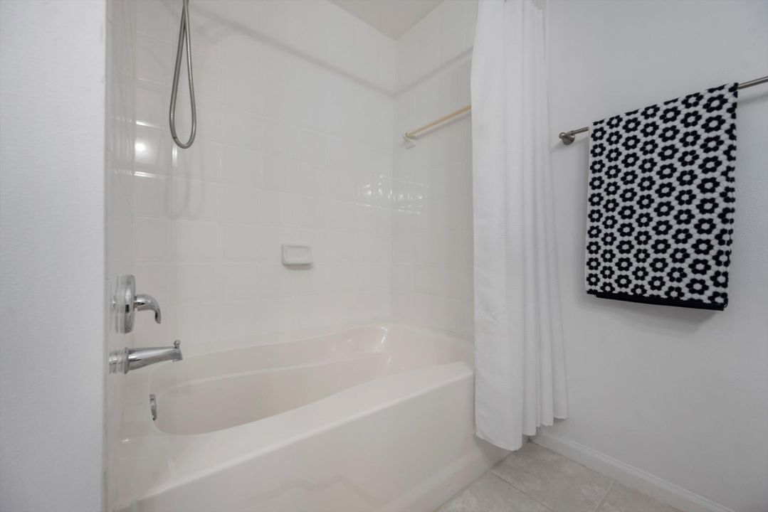 Под контрактом: $6,000 (2 спален, 2 ванн, 1223 Квадратных фут)