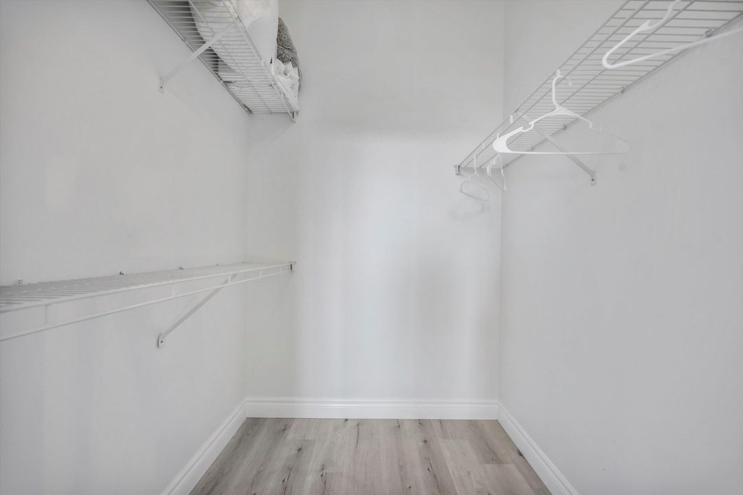 Под контрактом: $6,000 (2 спален, 2 ванн, 1223 Квадратных фут)