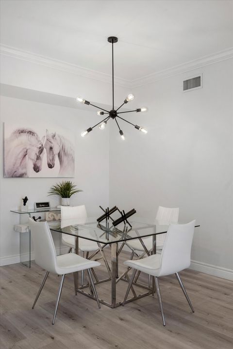 Под контрактом: $6,000 (2 спален, 2 ванн, 1223 Квадратных фут)