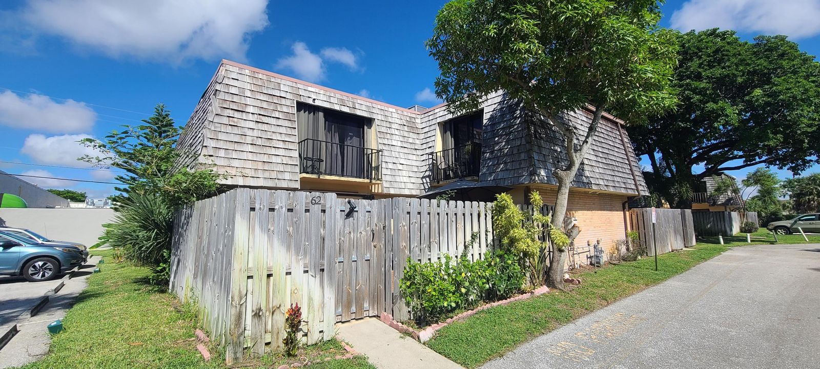 待售: $295,000 (2 贝兹, 2 浴室, 1232 平方英尺)