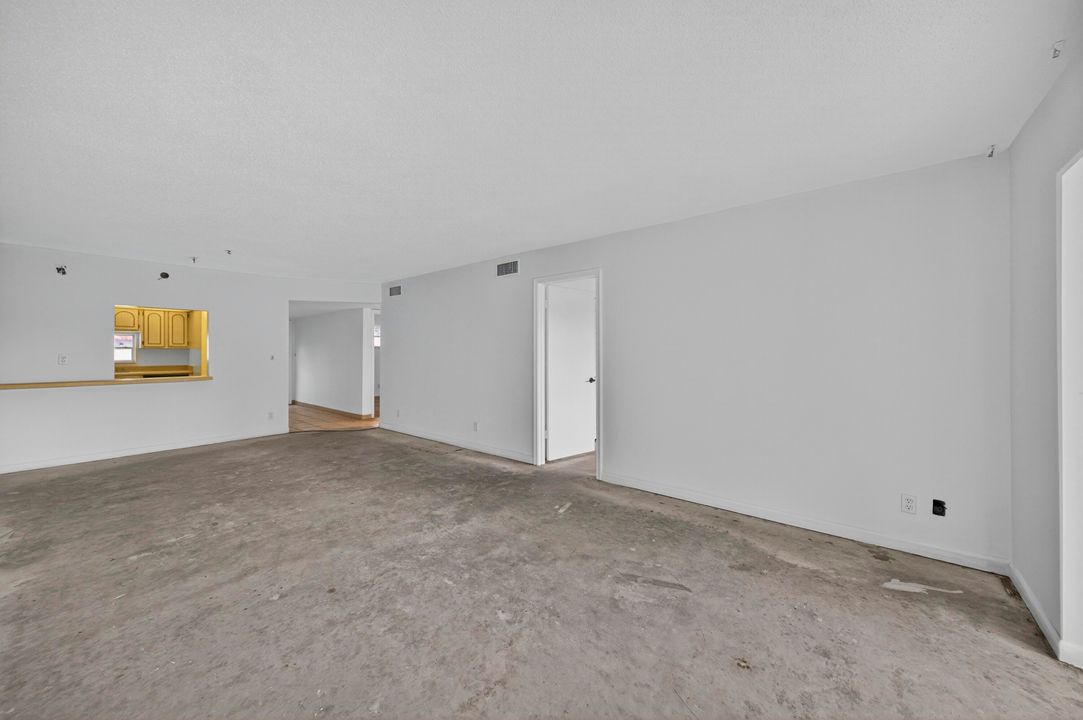 На продажу: $105,000 (2 спален, 2 ванн, 1170 Квадратных фут)