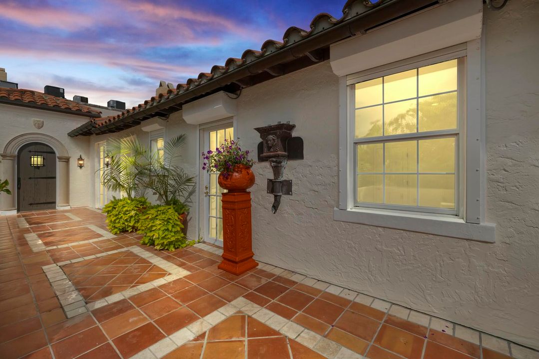 出租: $25,000 (2 贝兹, 2 浴室, 1928 平方英尺)