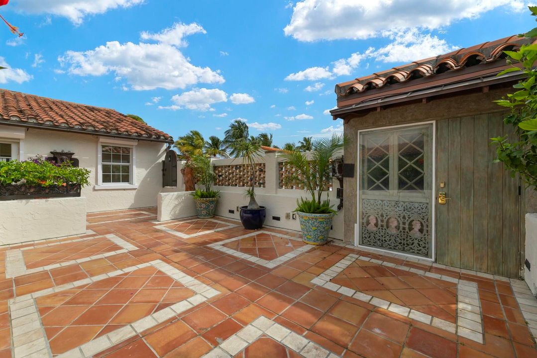 出租: $25,000 (2 贝兹, 2 浴室, 1928 平方英尺)