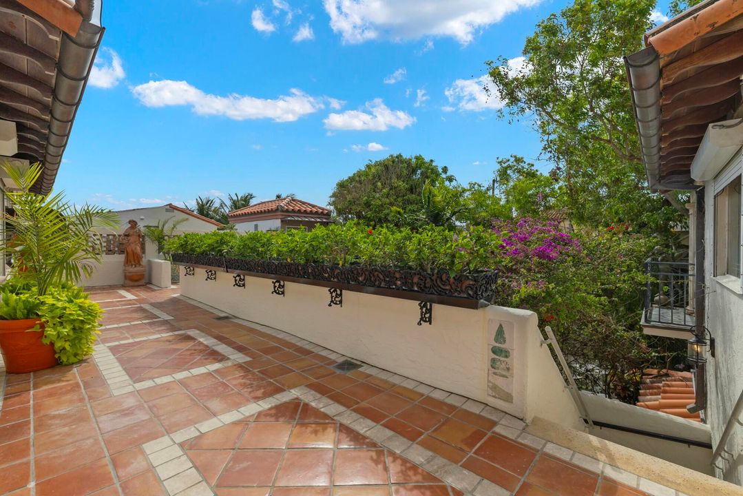 出租: $25,000 (2 贝兹, 2 浴室, 1928 平方英尺)