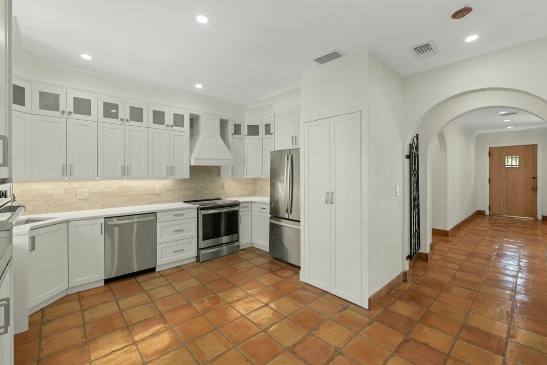 出租: $25,000 (2 贝兹, 2 浴室, 1928 平方英尺)