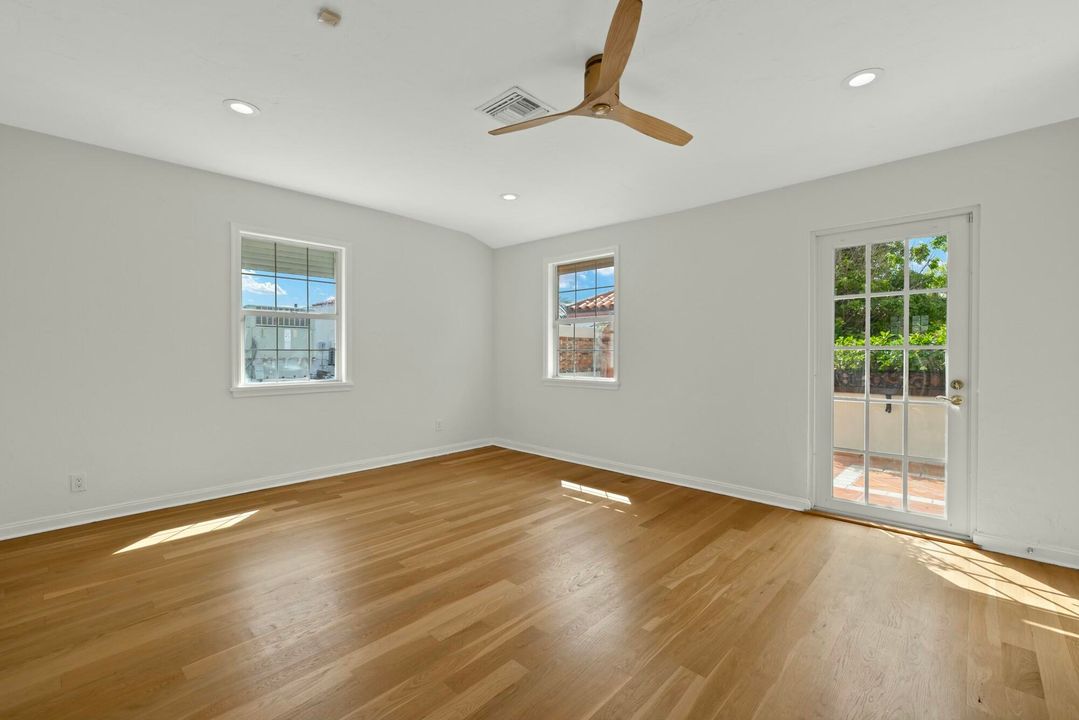 出租: $25,000 (2 贝兹, 2 浴室, 1928 平方英尺)