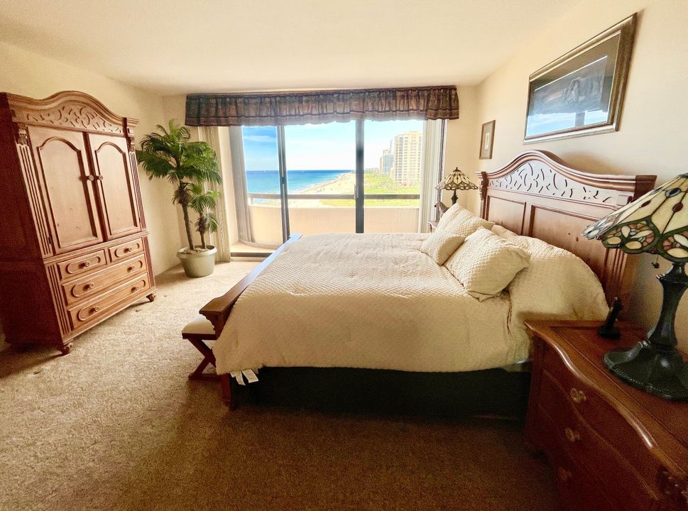 合同活跃: $9,000 (2 贝兹, 3 浴室, 2011 平方英尺)