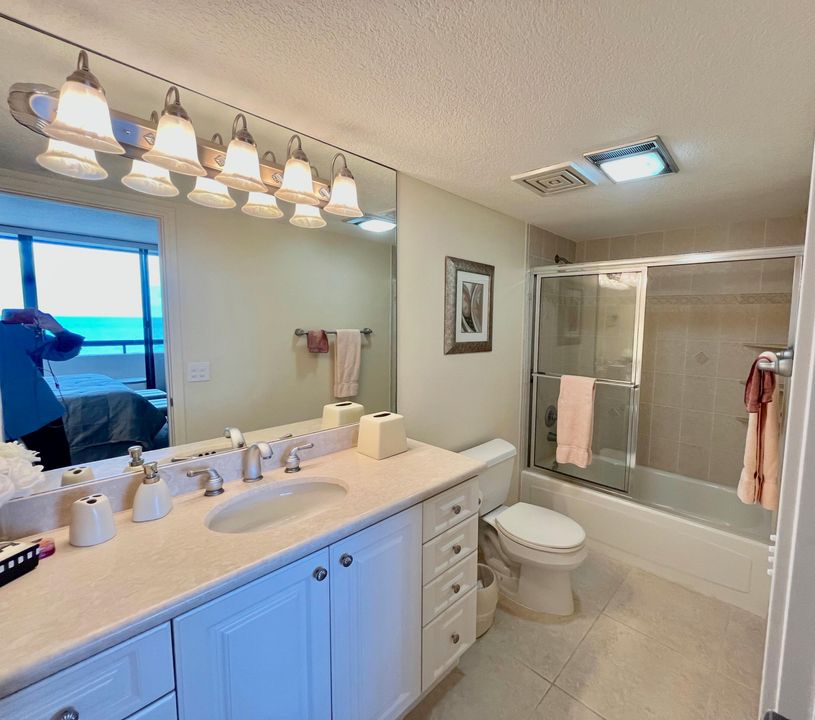 合同活跃: $9,000 (2 贝兹, 3 浴室, 2011 平方英尺)