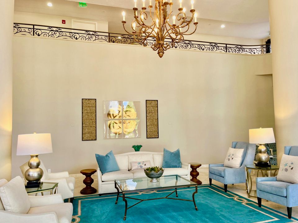 合同活跃: $9,000 (2 贝兹, 3 浴室, 2011 平方英尺)