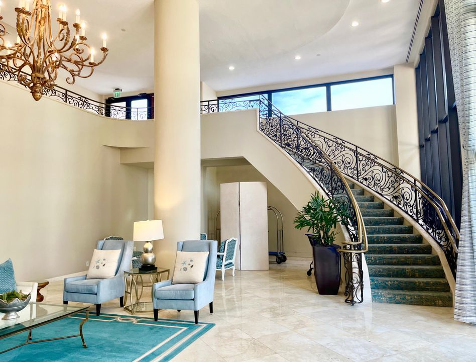 合同活跃: $9,000 (2 贝兹, 3 浴室, 2011 平方英尺)