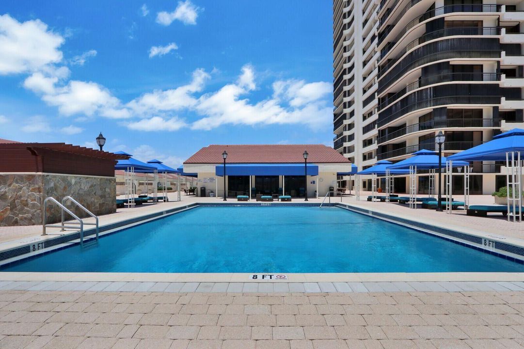 合同活跃: $9,000 (2 贝兹, 3 浴室, 2011 平方英尺)