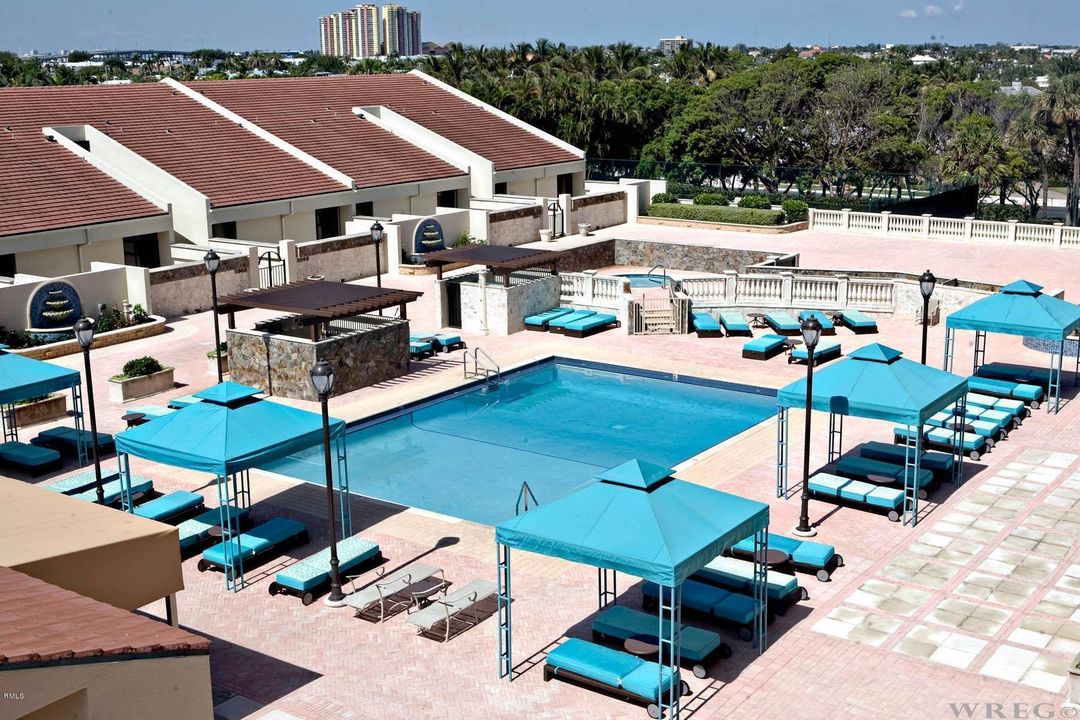 合同活跃: $9,000 (2 贝兹, 3 浴室, 2011 平方英尺)