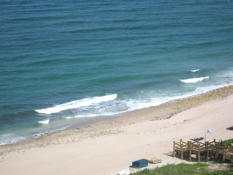 合同活跃: $9,000 (2 贝兹, 3 浴室, 2011 平方英尺)