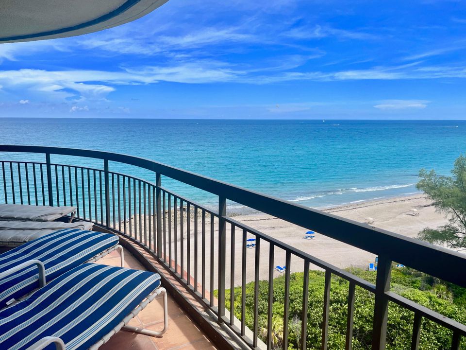 合同活跃: $9,000 (2 贝兹, 3 浴室, 2011 平方英尺)