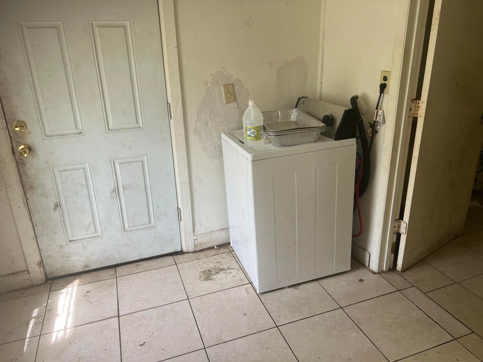 Activo con contrato: $64,900 (3 camas, 1 baños, 1072 Pies cuadrados)