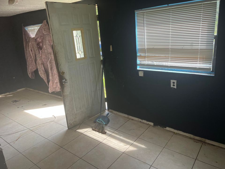 Activo con contrato: $64,900 (3 camas, 1 baños, 1072 Pies cuadrados)