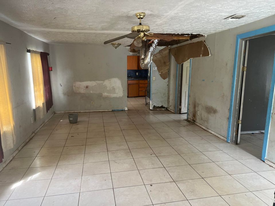 Activo con contrato: $64,900 (3 camas, 1 baños, 1072 Pies cuadrados)