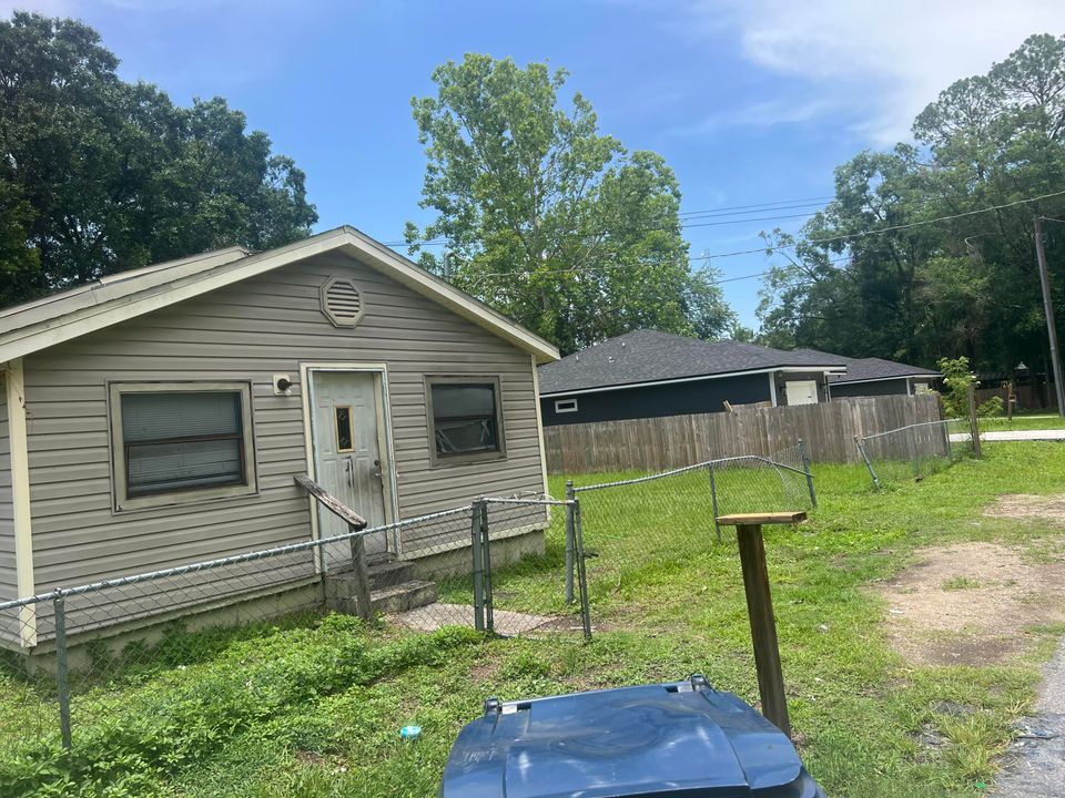 Activo con contrato: $64,900 (3 camas, 1 baños, 1072 Pies cuadrados)