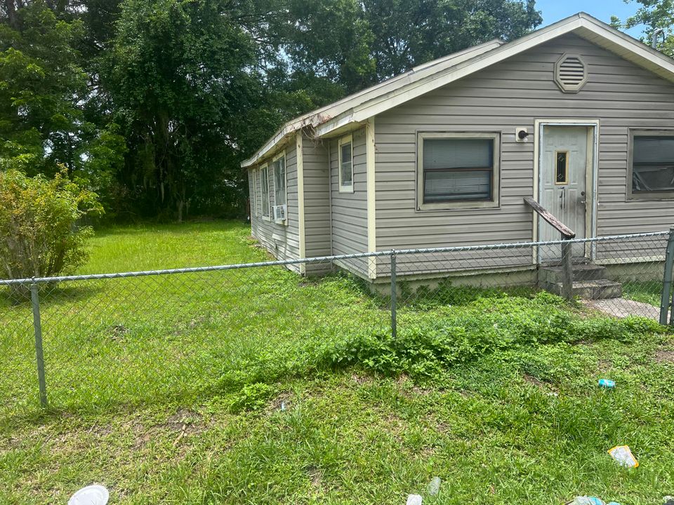 Activo con contrato: $64,900 (3 camas, 1 baños, 1072 Pies cuadrados)