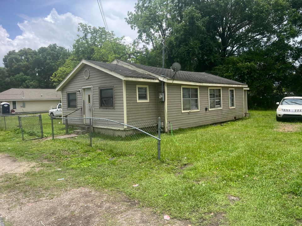 Activo con contrato: $64,900 (3 camas, 1 baños, 1072 Pies cuadrados)