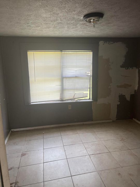 Activo con contrato: $64,900 (3 camas, 1 baños, 1072 Pies cuadrados)