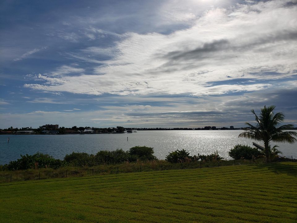 最近售出: $429,999 (2 贝兹, 2 浴室, 1989 平方英尺)