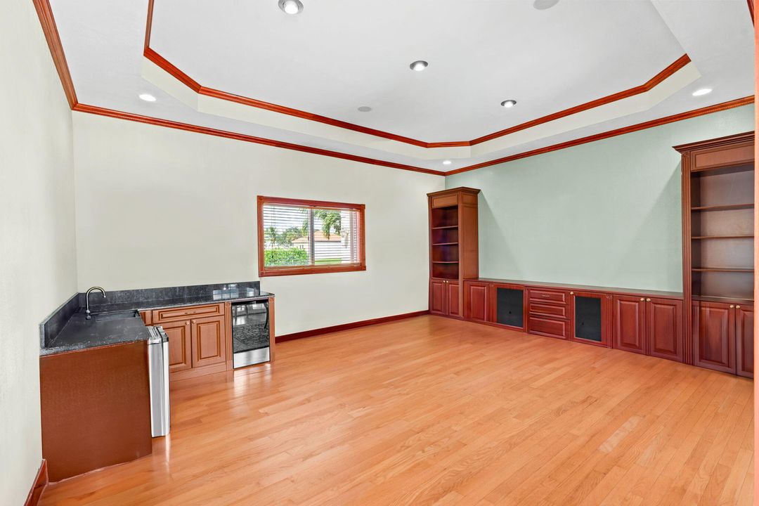 For Sale: $3,419,000 (5 beds, 4 baths, 3707 Square Feet)