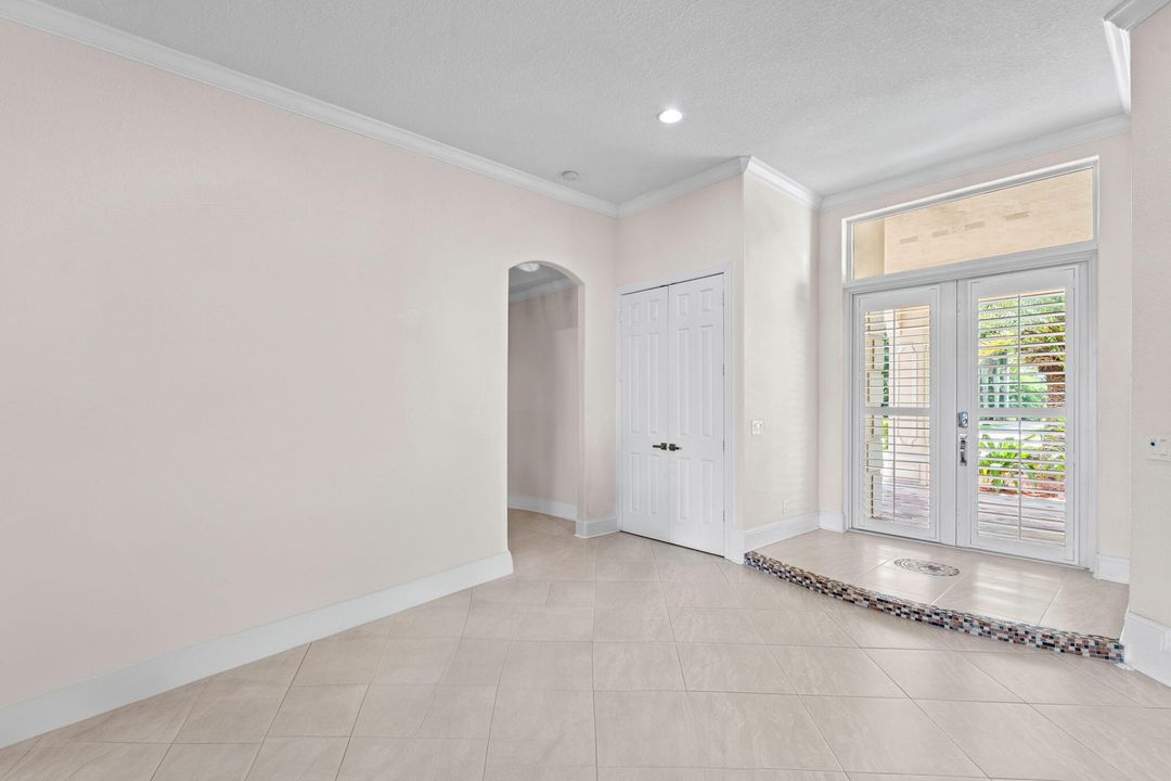 For Sale: $3,419,000 (5 beds, 4 baths, 3707 Square Feet)