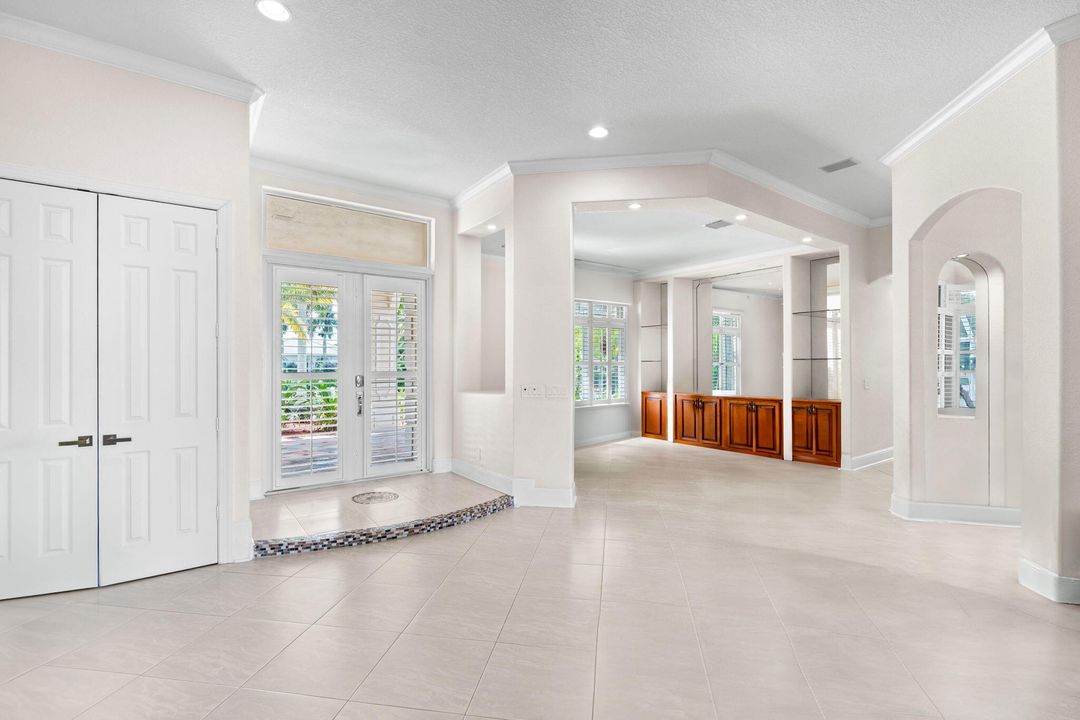 For Sale: $3,419,000 (5 beds, 4 baths, 3707 Square Feet)