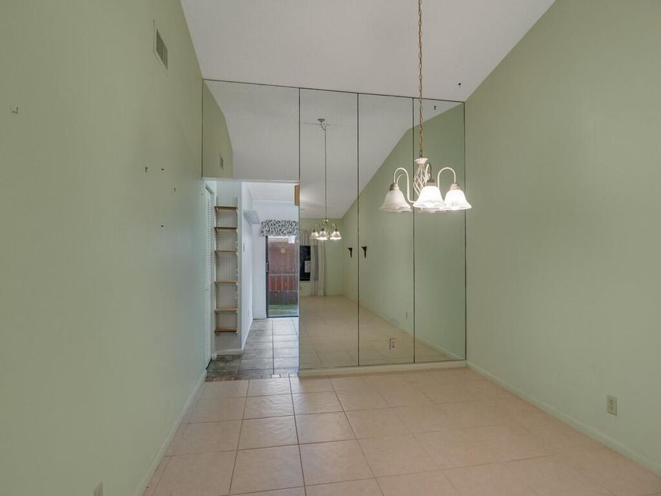 For Sale: $230,000 (2 beds, 2 baths, 1026 Square Feet)